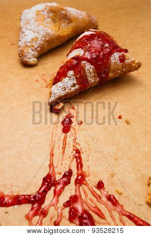 bun with jam