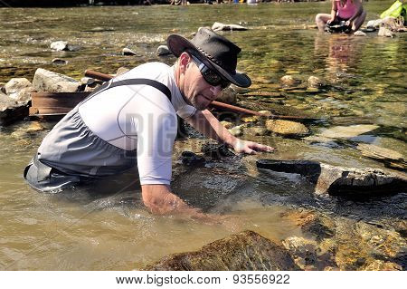 Gold Prospectors In Full Competition
