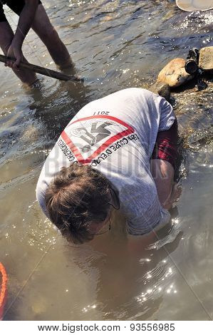 Gold Prospectors In Full Competition