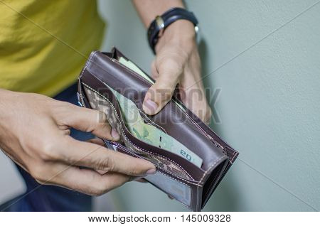 a man not have enough money in his wallet
