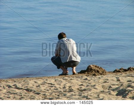 Chico en la playa