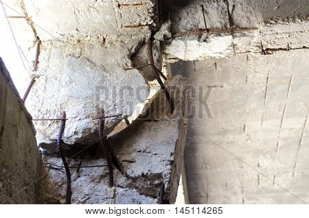 Damage Column Earthquake Rusty Iron Frames Constred Wall