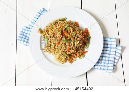 Fried instant noodle with green bean, egg and carrot