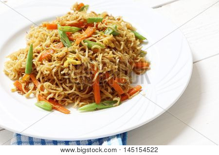 Fried instant noddle with green bean, egg and carrot