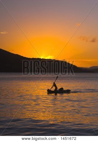 Paddler nel tramonto