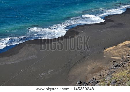 Waves Form A Circular Patter