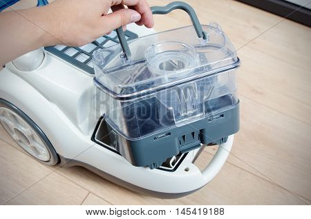 Bag Less Vacuum Cleaner With Plastic Container