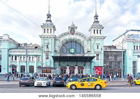 MOSCOW RUSSIA - September 02.2016: Cars and passengers at the entrance to the Belorussky railway terminal