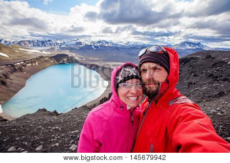 Beautiful highland iceland blue volcano lake, young couple