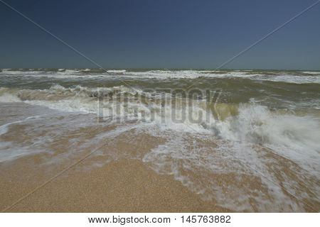 Narrow and long braid in the north-eastern part of the Crimean peninsula, consisting mainly of clam shell material, separating the bay from the Sea of Azov Siwash. The length of over 100 km, width from 270 m to 8 km.