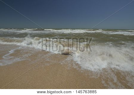 Narrow and long braid in the north-eastern part of the Crimean peninsula, consisting mainly of clam shell material, separating the bay from the Sea of Azov Siwash. The length of over 100 km, width from 270 m to 8 km.