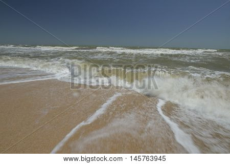 Narrow and long braid in the north-eastern part of the Crimean peninsula, consisting mainly of clam shell material, separating the bay from the Sea of Azov Siwash. The length of over 100 km, width from 270 m to 8 km.