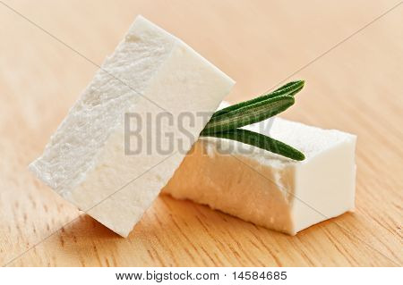 Feta ost kuber med rosmarin kvist