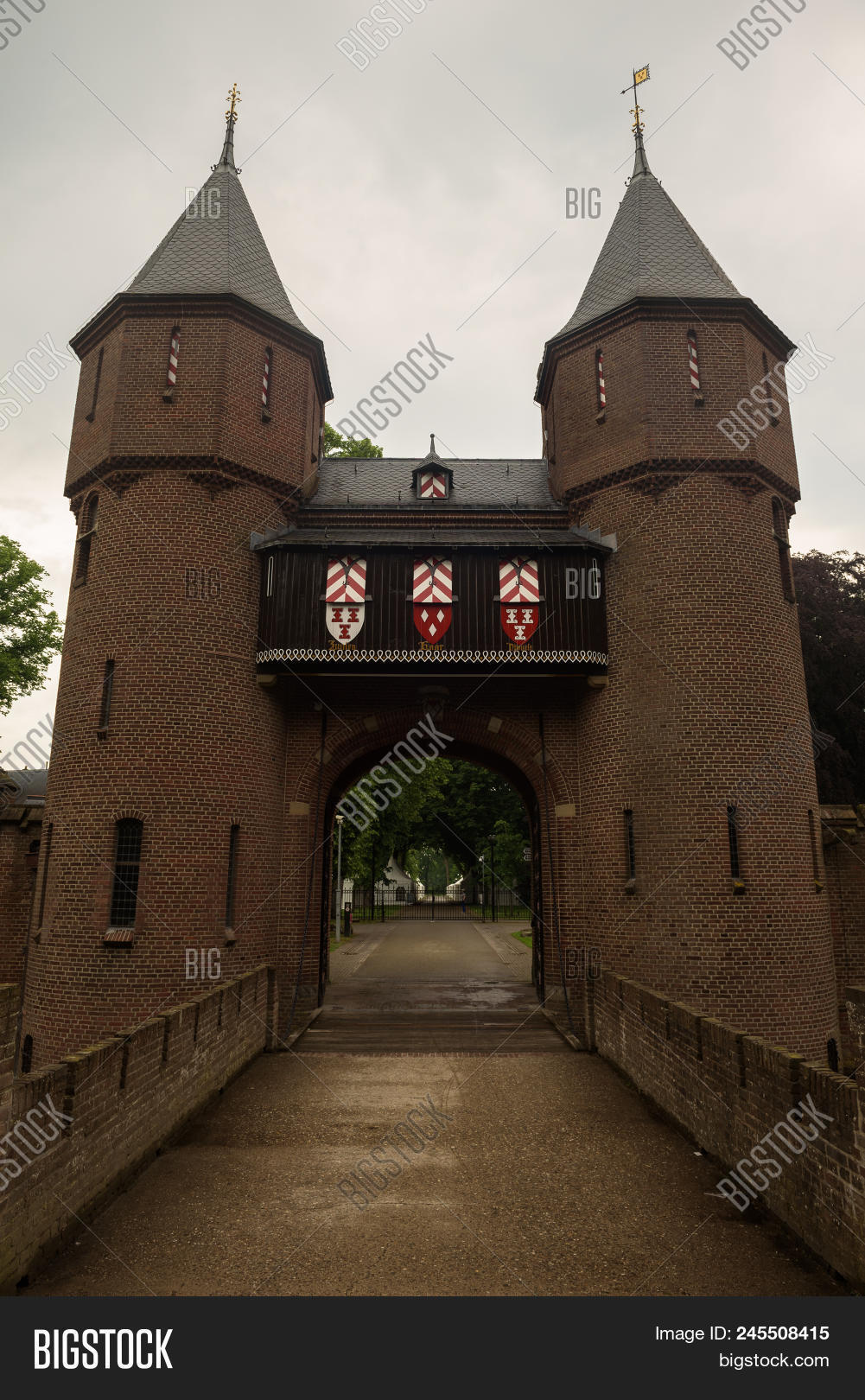 Entrance Gate Castle Image & Photo (Free Trial) | Bigstock