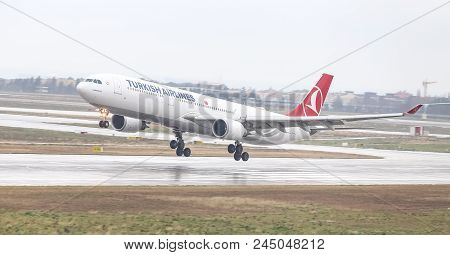 Airplane Landing To Airport