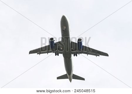 Airplane Approach To Landing