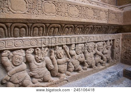 Carved Idol On The Inner Wall Of The Kanchi Kailasanathar Temple,  Kanchipuram, Tamil Nadu, India