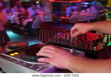 DJ bei der Arbeit, Disco Party