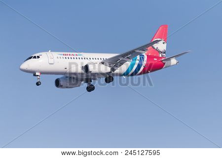 Sukhoi Superjet 100-95Lr Ra-89069 Yamal Airlines