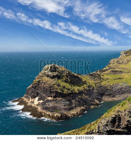 崖にコーニッシュ海岸近くボスカッスル、コーンウォール、イングランド