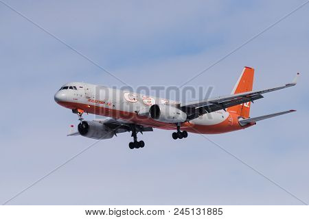 Tupulev Tu-204-100C Ra-64032 Aviastar-tu