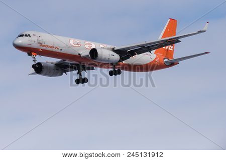 Tupulev Tu-204-100C Ra-64032 Aviastar-tu