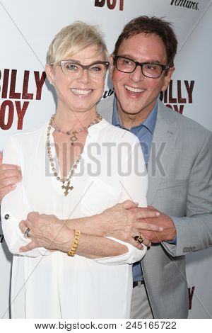 LOS ANGELES - JUN 12:  Kim Johnston Ulrich, Robert J Ulrich at the 