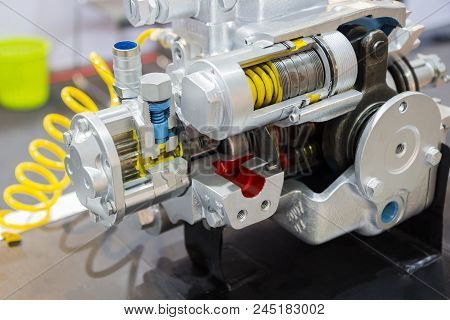 Cross Section Of  Piston Pump For Heavy Duty Equipment