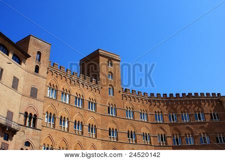 A Palazzo Sansedoni, Siena