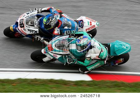 SEPANG, MALAYSIA - 21. oktober: Malaysiske Moto2 rytter Hafizh Syahrin (86) tester sin cykel under f