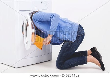 Woman Shoved Her Head Into Washing Machine. Searching For Lost Clothes.