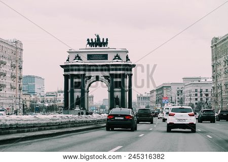Russia, Moscow - February 15, 2018: Triumphal Arch Of Moscow, Traffic On Kutuzovsky Boulevard.