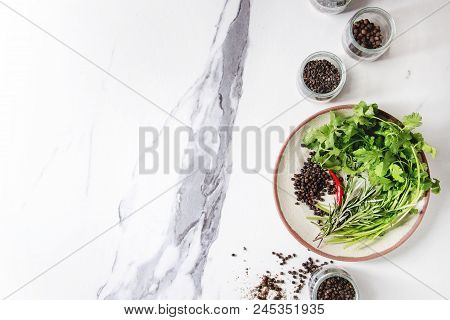 Variety Of Different Black Peppers Allspice, Pimento, Long Pepper, Monks Pepper, Peppercorns In Glas
