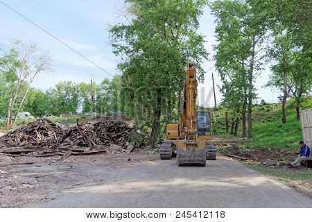 Nizhny Novgorod, Russia. - May 24.2018. Demolition Of An Abandoned Residential Stone Two-story House