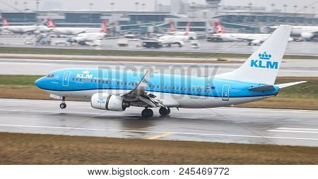 Airplane Landing To Airport
