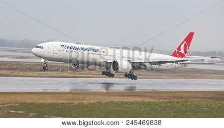 Airplane Landing To Airport