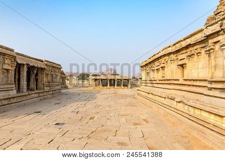 Vitthala Temple Gopuram, Hampi, Karnataka, India, Asia