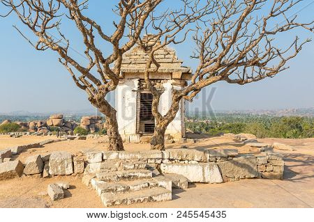 Hemakuta Hill Temple, Hampi, Karnataka, India, Asia