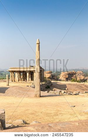 Hemakuta Hill Temples, Hampi, Karnataka, India, Asia