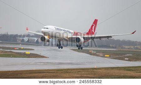 Airplane Landing To Airport