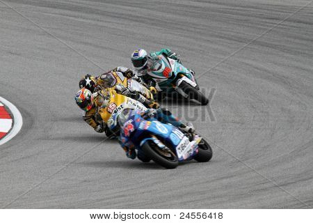 SEPANG, MALAYSIA - 22. oktober: Moto2 rytteren Alex de Angelis (15) konkurrerer med andre ryttere på kvali