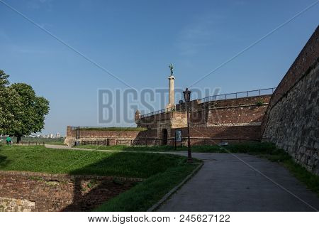 Kalemegdan Fortress, Stambol Gate Monument To 