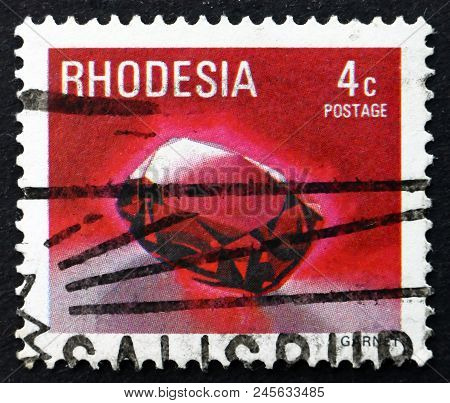 Rhodesia - Circa 1978: A Stamp Printed In Rhodesia Shows Garnet, Silicate Mineral Found In Rhodesia,