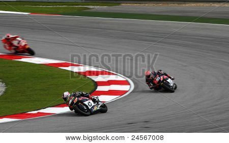SEPANG, MALAYSIA - 22. oktober: Moto2 rider Aleix Espargaro (40) konkurrerer på den kvalificerende race af t