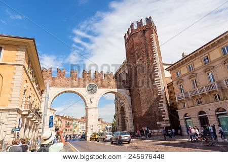 Verona, Italy - September, 2017: Medieval Porta Nuova, Gate To The Old Town Of Verona With Tourists.