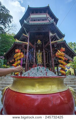 Pray To Mother Of Godness In Tiger Cave, Krabi-thailand