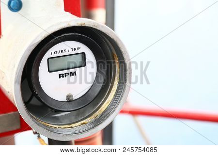 Hydraulic Load Indicator In Control Room, Gauge Display To Show Status Of Hydraulic System And Monit