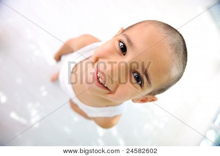 Little boy, lindo pelo corto, casi Calvo :)