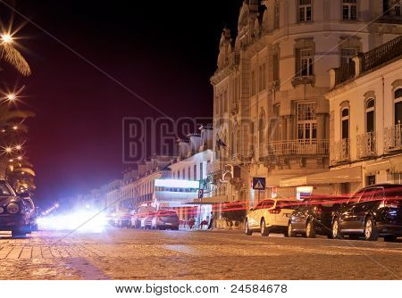 Portugisisk boulevard om natten