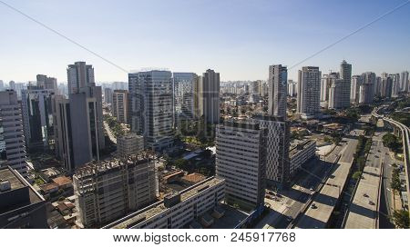 Large Avenues, Avenue Journalist Roberto Marinho, Sao Paulo Brazil, South America